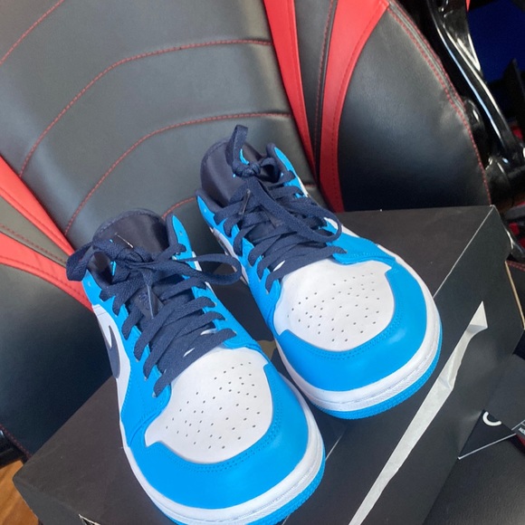 jordan 1 low blue foot locker